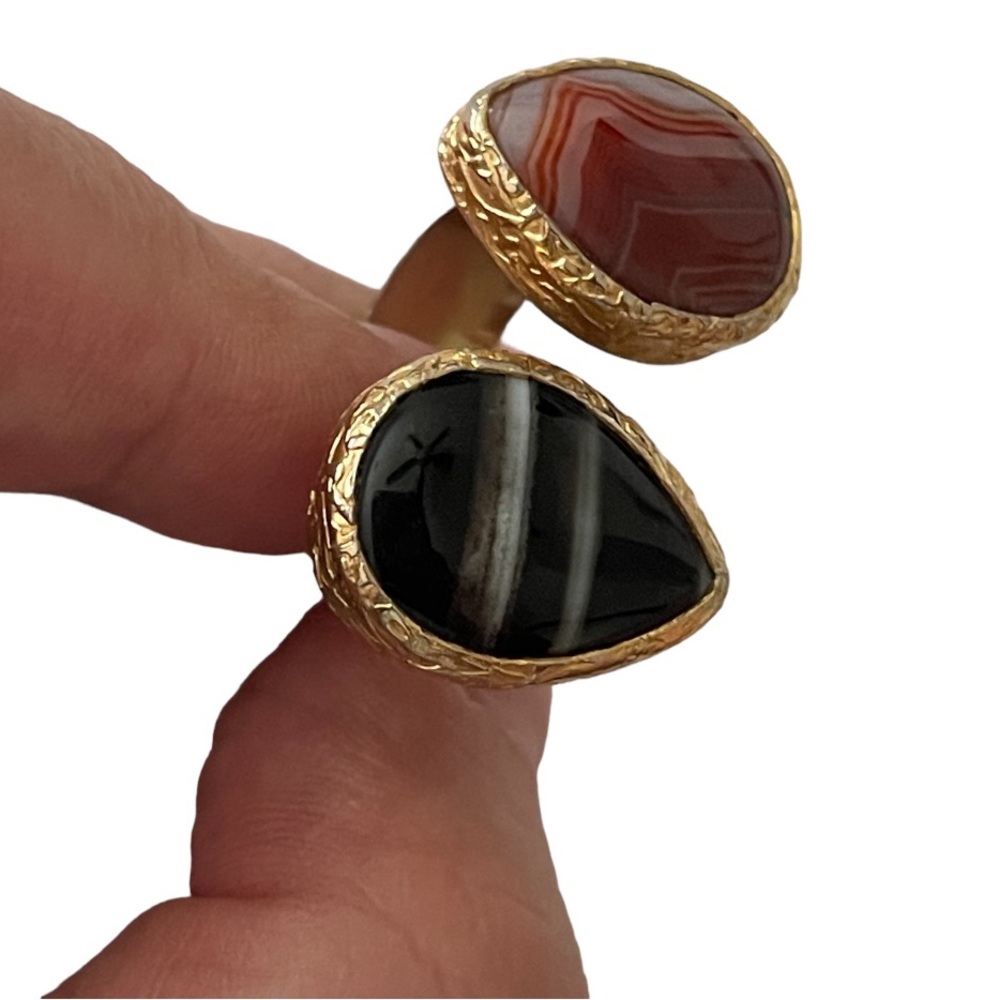 Ring. Adjustable. Bought in Dubai.